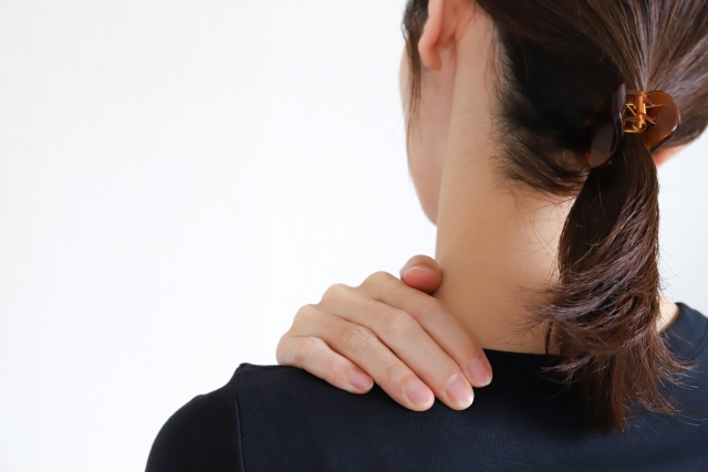 むち打ちで首や肩の痛みを抱えている